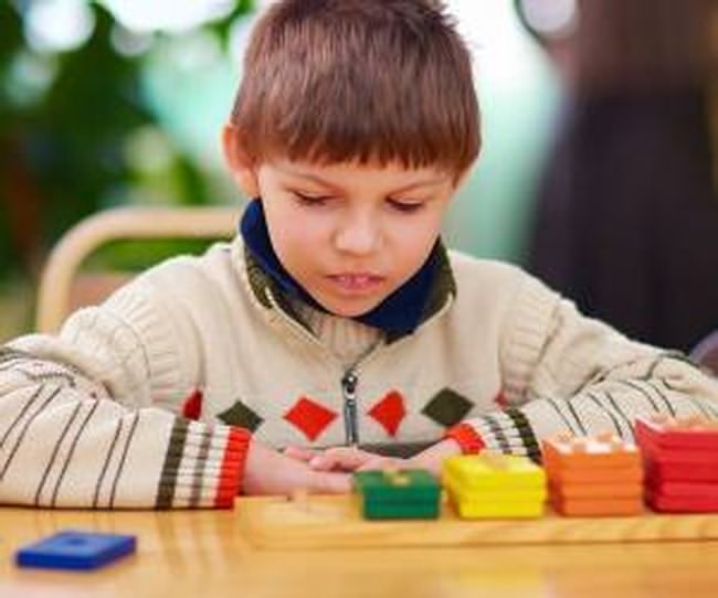 نشانه‌های کودک مبتلا به اوتیسم