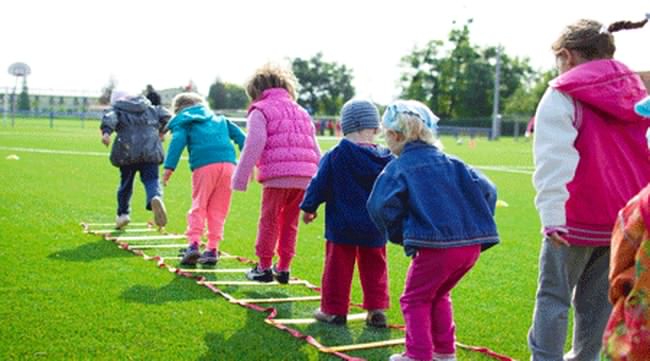 ترغیب کودکان به انجام بازی های فیزیکی و پرتحرک