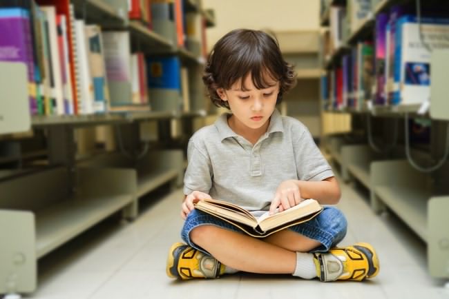 کتاب خواندن برای کودکان چه تاثیری بر موفقیت تحصیلی آن ها در آینده دارد؟