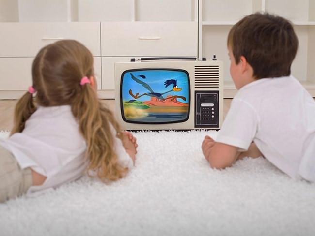آیا تلویزیون دیدن برای کودکان مجاز است؟
