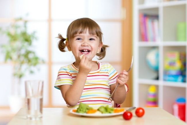 ۶ نمونه از بهترین غذا‌ها برای باهوش شدن کودک