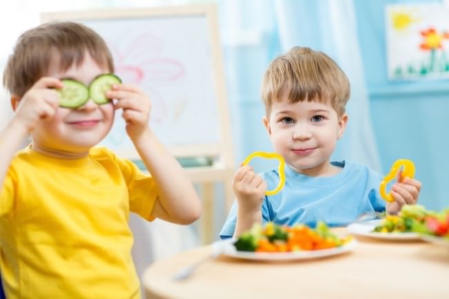 موادغذایی مناسب کودکان در حال رشد