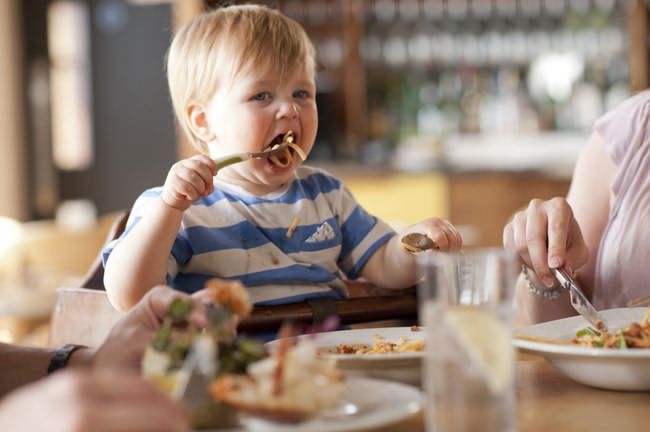 کنترل رفتار کودکان در رستوران