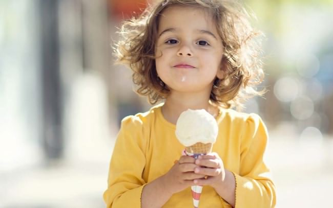 مضرات و فواید بستنی برای کودکان