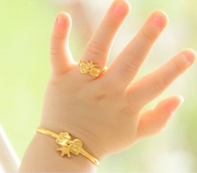 دستبند طلا مناسب کودکان و راهنمای خرید آن