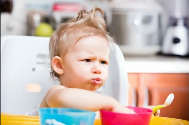 پنج غذایی که بر خلق و خوی کودک شما اثر منفی می گذارد!