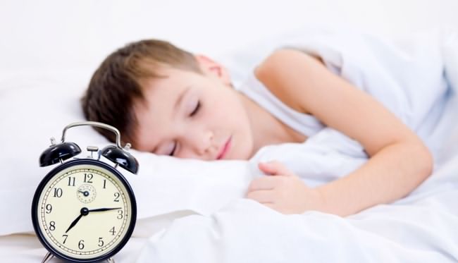 راهکارهایی برای تنظیم خواب کودک در تعطیلات