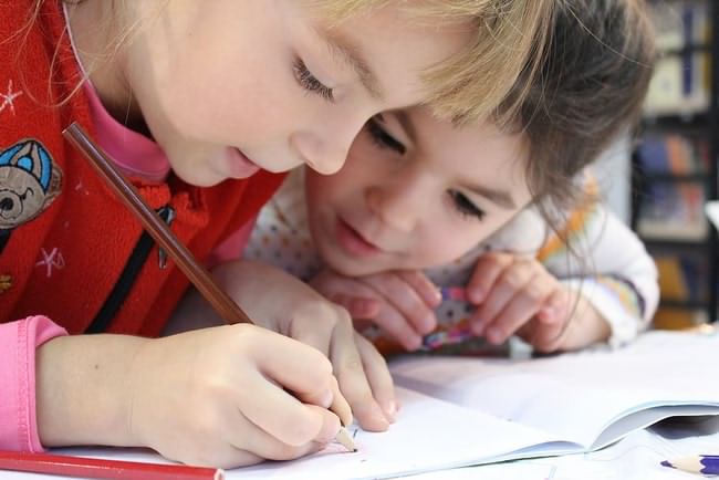 نحوه آموزش نوشتن حروف الفبا به بچه‌های مهد کودک